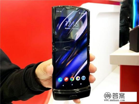 摩托罗拉razr2022是双卡吗？