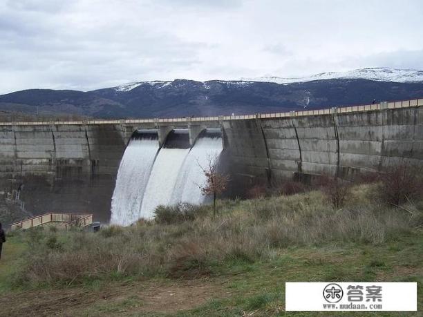 青岛理工大学土木工程研究生和郑州大学的土木工程研究生相比哪个更好？