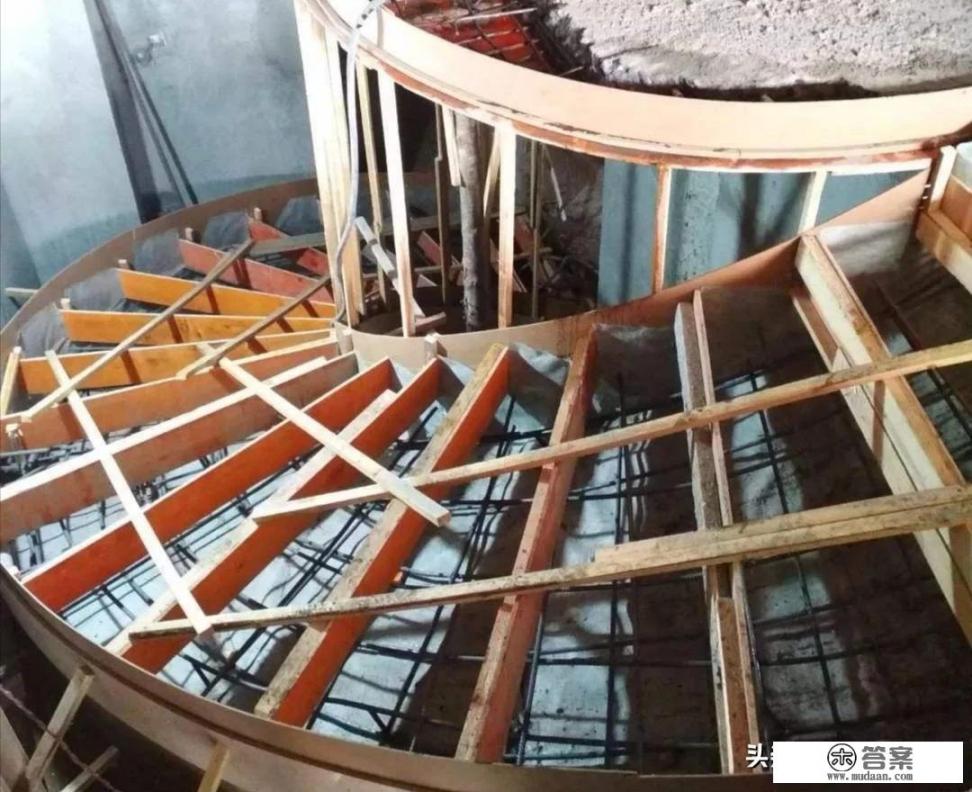 旋转楼梯的做法？