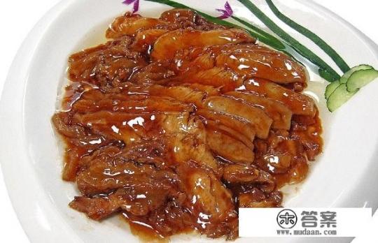 呼伦贝尔学院旁边有小吃吗？