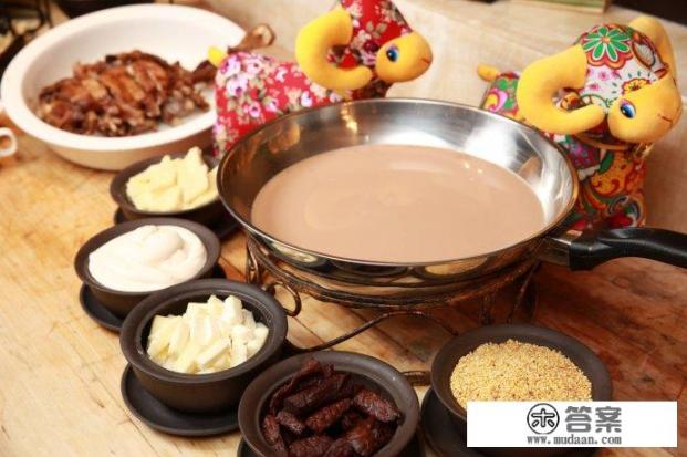 呼伦贝尔学院旁边有小吃吗？