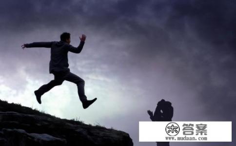 主角叫李雪龙跳崖遇师傅的小说，求帮助？李雪龙跳崖缘起，生死导师何在?