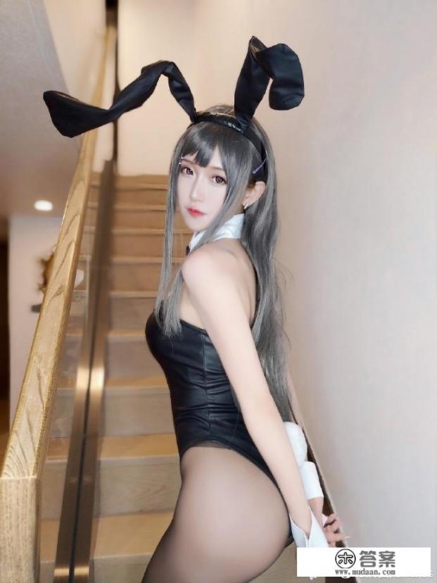 斗鱼爆火黑丝女主播腐团儿再出COS性感新作，却被批评解说能力差，你怎么看？