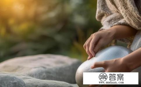 腹部下坠感怎么办？肚脐疼痛如何缓解？