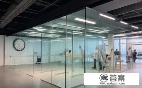 定做办公室玻璃隔断需要多久?定做办公玻璃隔断耗时多少天? 定做办公室玻璃隔断需要多久?定做办公玻璃隔断耗时多少天?