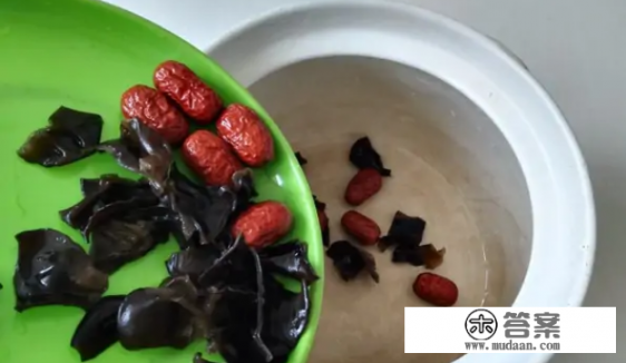 木耳红枣汤的做法？