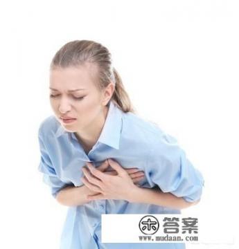 左边肋软骨下边疼,有手拍打疼痛有所减轻,是怎么回事?左侧肋软骨下方疼痛的原因是什么?轻微拍打后有所缓解,如何确认与何种问题相关?