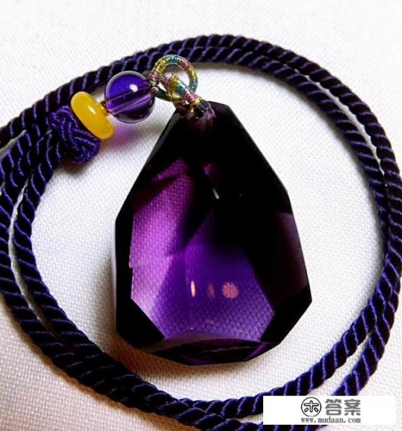 一个紫水晶吊坠大概要多少钱？