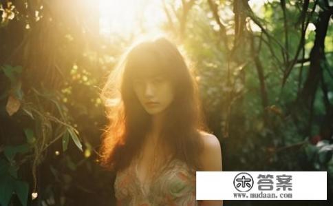 蜜月去三亚，三亚的本土美食攻略有哪些？探索三亚本土美食，如何品尝地道浪漫甜品和特色海鲜小吃?