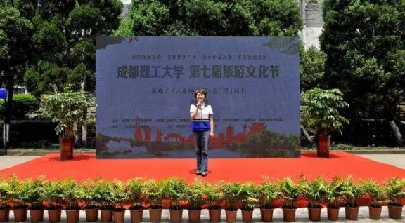 大学文体委员的职责？