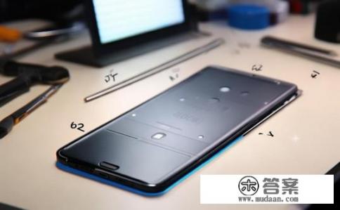 中兴n600怎么开后盖？如何打开中兴N600手机的后盖？