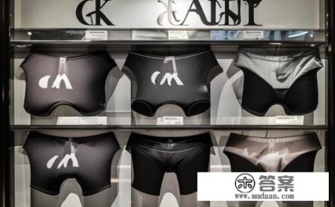 ck品牌内裤大概多少钱一条？CK内裤价格估算，品牌定位、尺寸与款式影响?