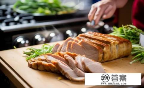 打算做蒜苗炒腊肉吃、请问把肉前一天蒸好后切片可以放到第二天早上直接炒着吗？还是需要再蒸一下才能炒吗？切片后的肉能否在次日早晨直接炒熟？蒸煮是否必要？