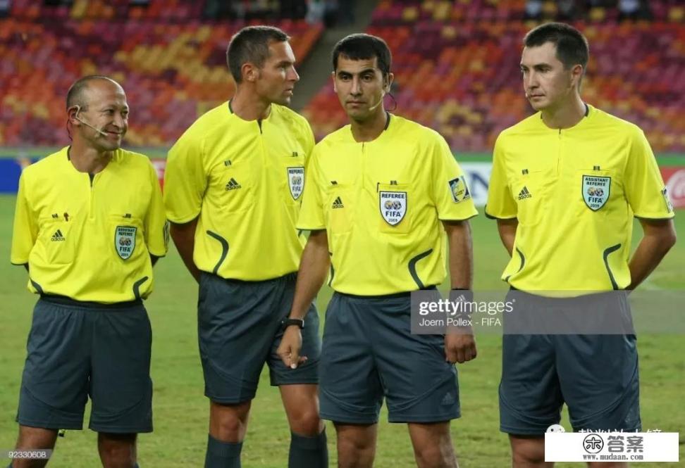 基多体育大学主场海拔？