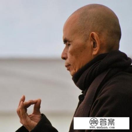 一本书每天读60页，4天读不完。5天有余。每天70页，3天读不完，4天有余。求这本书有多少？