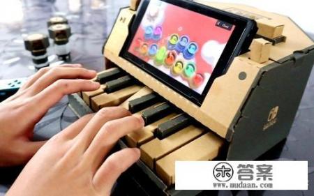 小人套纸壳箱是什么游戏？