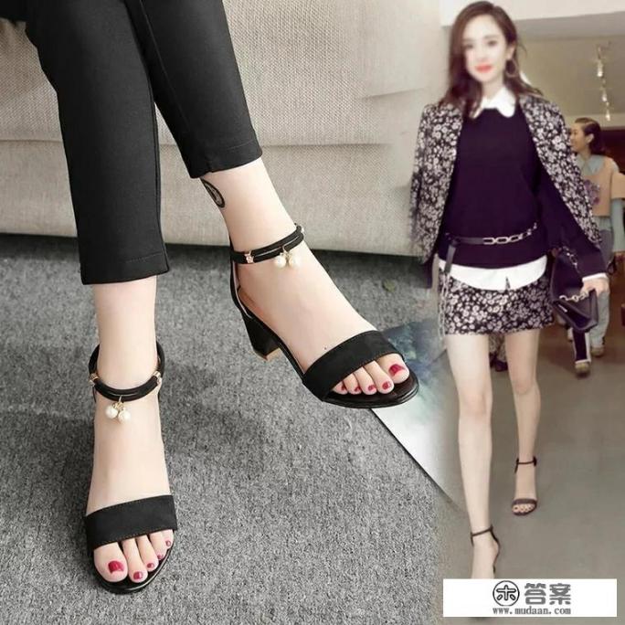 夏天穿的白色真皮凉鞋脏了,请问如何清洗干净? 夏天穿的白色真皮凉鞋脏了,请问如何清洗干净?