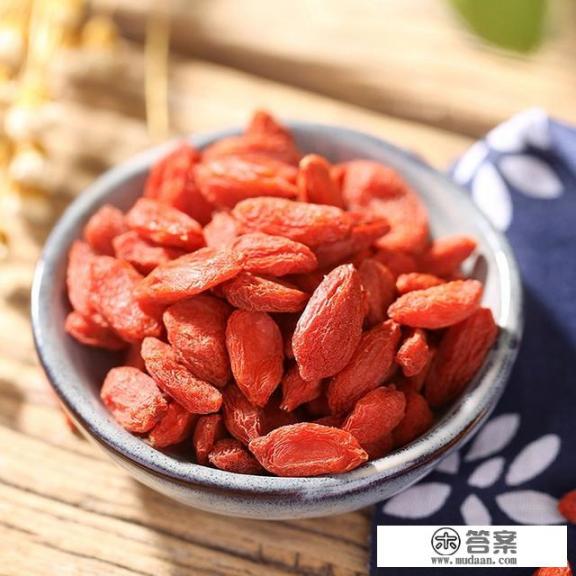 红枸杞和黑枸杞的区别? 红枸杞和黑枸杞的区别?