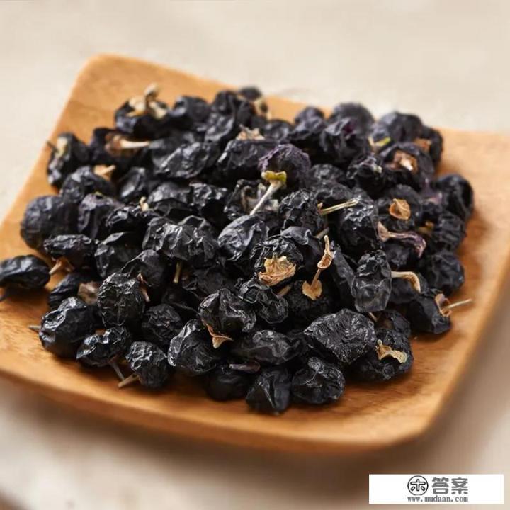 红枸杞和黑枸杞的区别? 红枸杞和黑枸杞的区别?