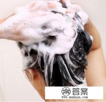 如何给女的洗头？