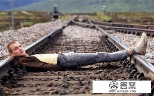 复古运动鞋鞋头大脚趾那快磨通了有什么办法补救吗? 复古运动鞋鞋头大脚趾那快磨通了有什么办法补救吗?