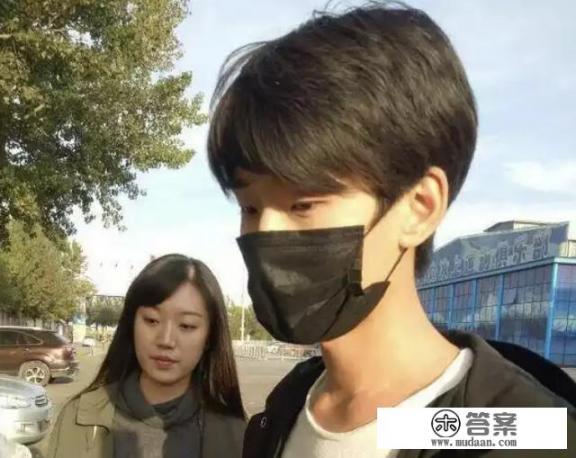 谁可以提供一些穿着骚气，打擦边球的UP主吗？头条B站都行？