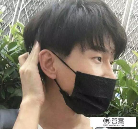 谁可以提供一些穿着骚气，打擦边球的UP主吗？头条B站都行？