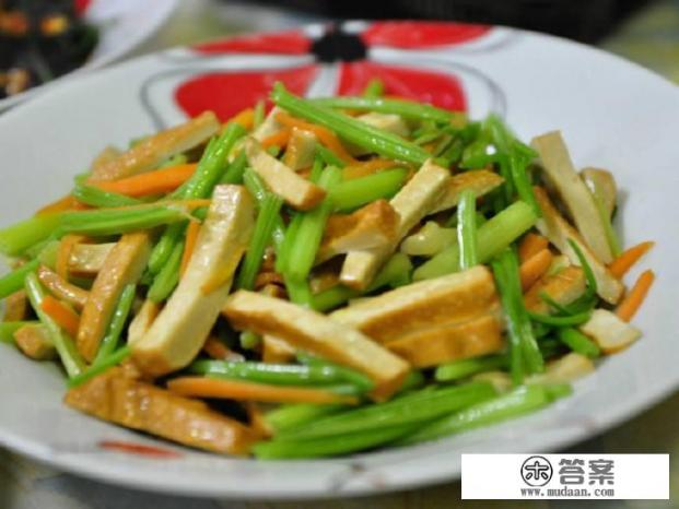 山芹菜和水芹菜哪种好吃? 山芹菜和水芹菜哪种好吃?