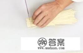 煮面条加鸡蛋的做法? 煮面条加鸡蛋的做法?