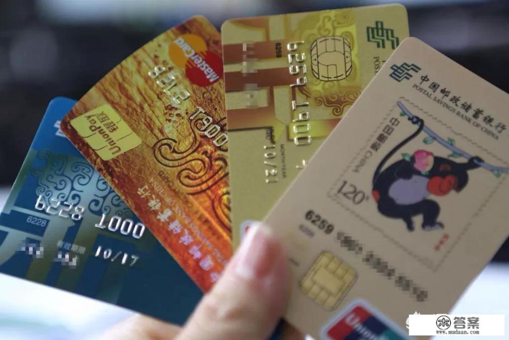 别人有我的手持身份证照和正反面，能贷款和办信用卡吗？