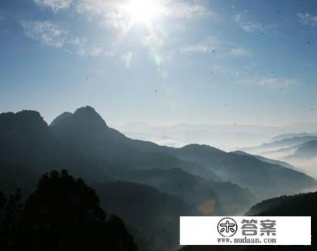 西游记最后一集唐僧说“过了两界山就是大唐的国界了”,这里两界山是指现在的什么山? 西游记最后一集唐僧说“过了两界山就是大唐的国界了”,这里两界山是指现在的什么山?