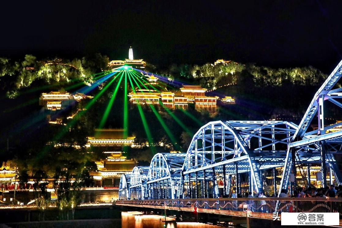 西安旅游观光巴士“铛铛车”运行，车厢满满是西安元素, 你怎么看？