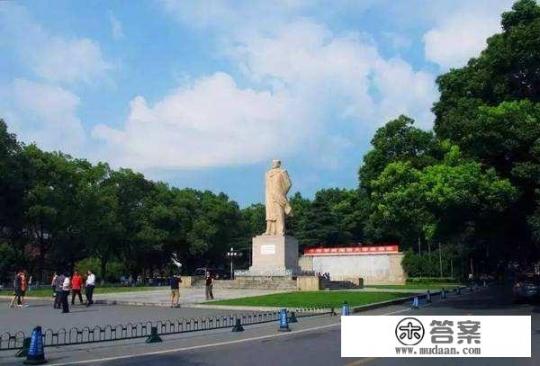 女儿考入湖南大学的新闻传播学专业,不知这个专业将来的就业、发展前景如何,求解答? 女儿考入湖南大学的新闻传播学专业,不知这个专业将来的就业、发展前景如何,求解答?