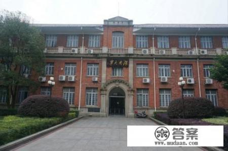 女儿考入湖南大学的新闻传播学专业,不知这个专业将来的就业、发展前景如何,求解答? 女儿考入湖南大学的新闻传播学专业,不知这个专业将来的就业、发展前景如何,求解答?