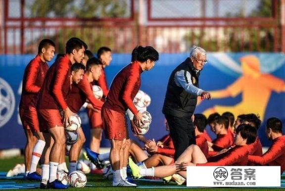 如何评价4月28晚董路直播中说里皮不适合男足国家队,并列出的理由? 如何评价4月28晚董路直播中说里皮不适合男足国家队,并列出的理由?