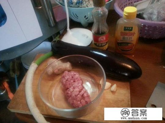 肉烧茄子家常做法? 肉烧茄子家常做法?