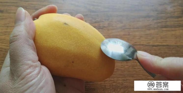 芒果削皮方法？