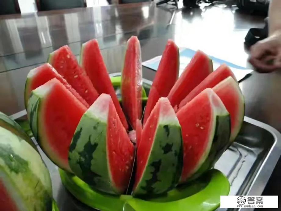 减脂期间晚上的水煮菜怎么吃？如何在晚餐时合理安排水煮菜摄入以实现健康减脂目标?