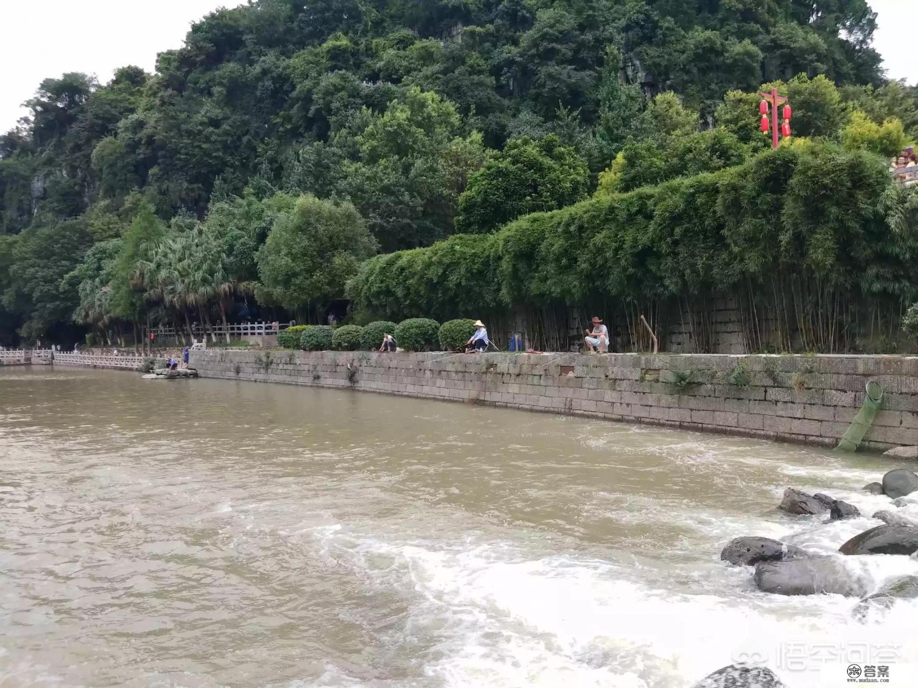 一个女的不喜欢你却又暗示喜欢你，但当你追她她又拒绝，什么心态？