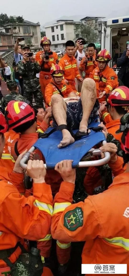 武汉大学生失联家长怕他想不开,警方搜救4天后他终于现身:饿了, 你怎么看? 武汉大学生失联家长怕他想不开,警方搜救4天后他终于现身:饿了, 你怎么看?