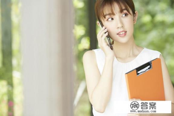 老公很宠我，对我很好，但是最近他总是去酒吧，然后到天亮才回家，也有女人打电话给他，他更是在微信上加？