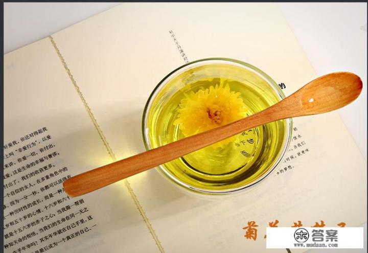 菊花茶有哪些功效与禁忌? 菊花茶有哪些功效与禁忌?