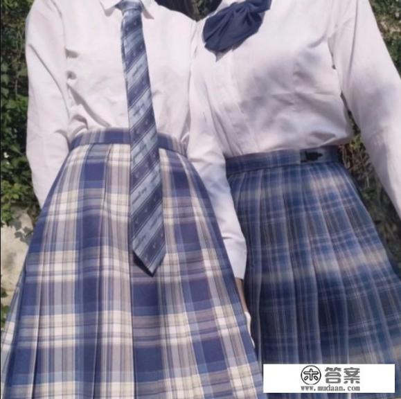 jk裙子上身怎么搭配？如何穿JK裙打造出清新又时尚的着装风格?