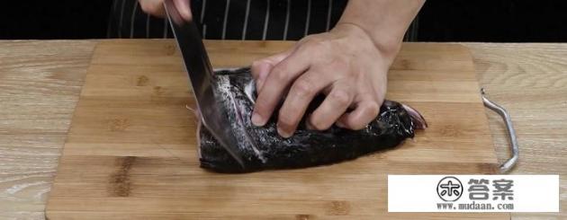 王刚红烧鱼头的家常做法？