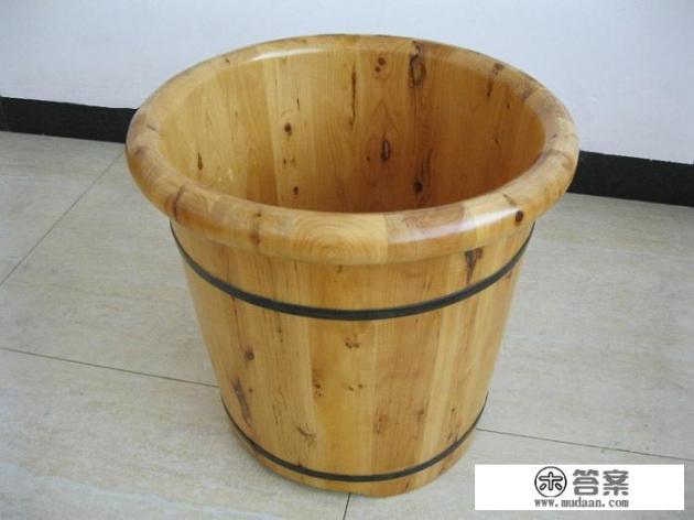 刚买了一个木浴桶，怎么烧热水最快？热得快一个小时要用多少电？如何快速加热木浴桶至适合温度，一小时耗电量是多少？