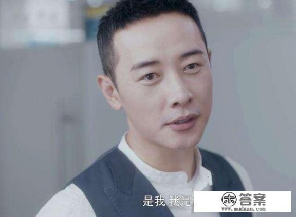 《安家》里面的徐姑姑简直太有男人味,迷死人了,大家喜欢吗?徐姑姑如何俘获观众芳心?与安家男强女弱中展现的男性魅力对比引热议!