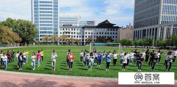 谈谈你对大学体育课的认识,并提出自己的建议？大学体育课教育何以提升大学生全面素养与竞技能力?