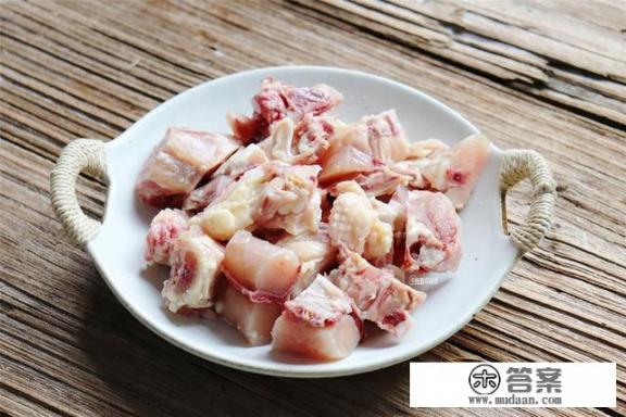 怎么做出路边炸鸡摊风味的鸡架？