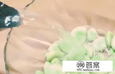 怎样快速剥蚕豆皮？怎样快速剥蚕豆皮？