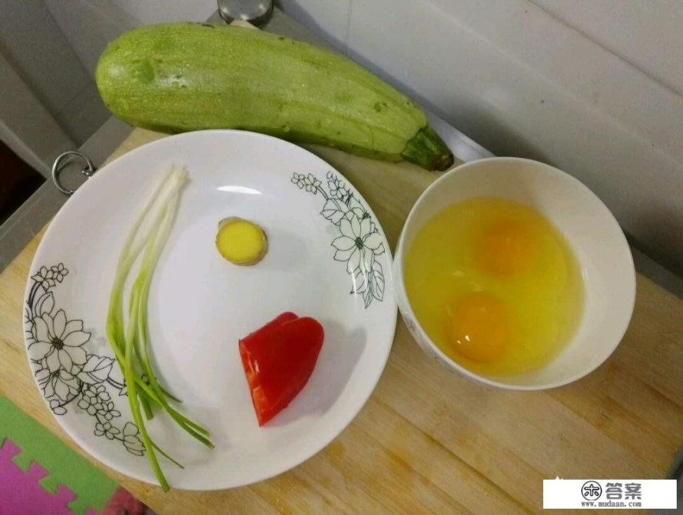如何做西葫芦炒鸡蛋？